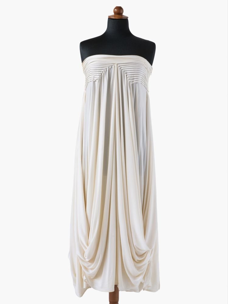 «Ο μινωικός πολιτισμός, η αρχαία Ελλάδα, η λαϊκή παράδοση και χειροτεχνία, η Κρήτη που ήταν τόπος καταγωγής, παιδικών βιωμάτων και καλοκαιρινών επιστροφών, αποτέλεσαν υλικό της»