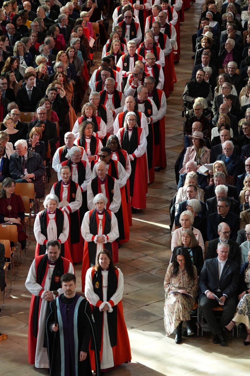 Θρησκευτικοί ηγέτες στην ενθρόνιση της πρώτης γυναίκας Αρχιεπισκόπου στην ιστορία της Αγγλικανικής Εκκλησίας / Φωτογραφία: AP / Alastair Grant