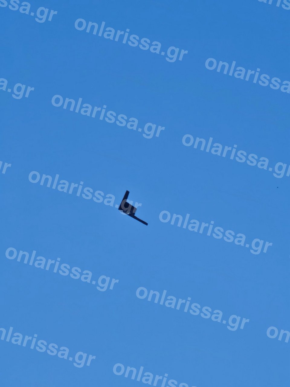 Στελθ αμερικανικό βομβαρδιστικό στον ουρανό της Λάρισας / Φωτογραφία: onlarissa.gr