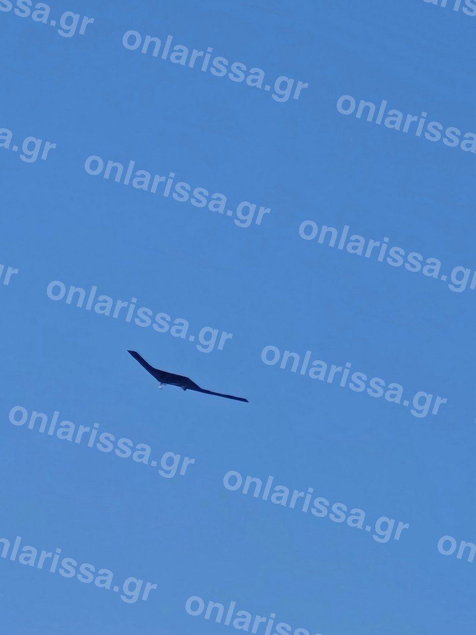  Στελθ αμερικανικό βομβαρδιστικό στον ουρανό της Λάρισας / Φωτογραφία: onlarissa.gr 