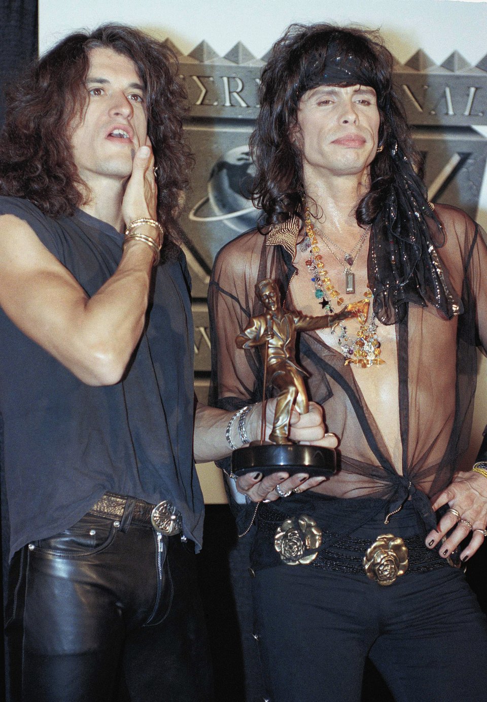 Ο Στίβεν Τάιλερ δεξιά το 1990