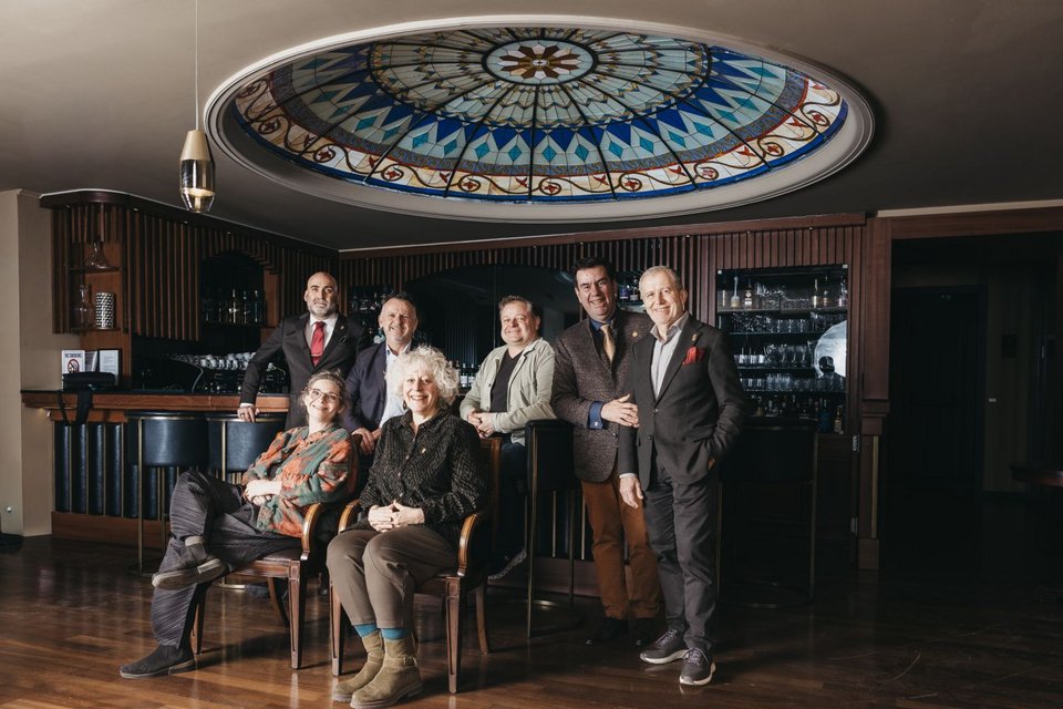 Ο Κωνσταντίνος Λαζαράκης με κριτές του Thessaloniki Wine &amp; Spirits Trophy