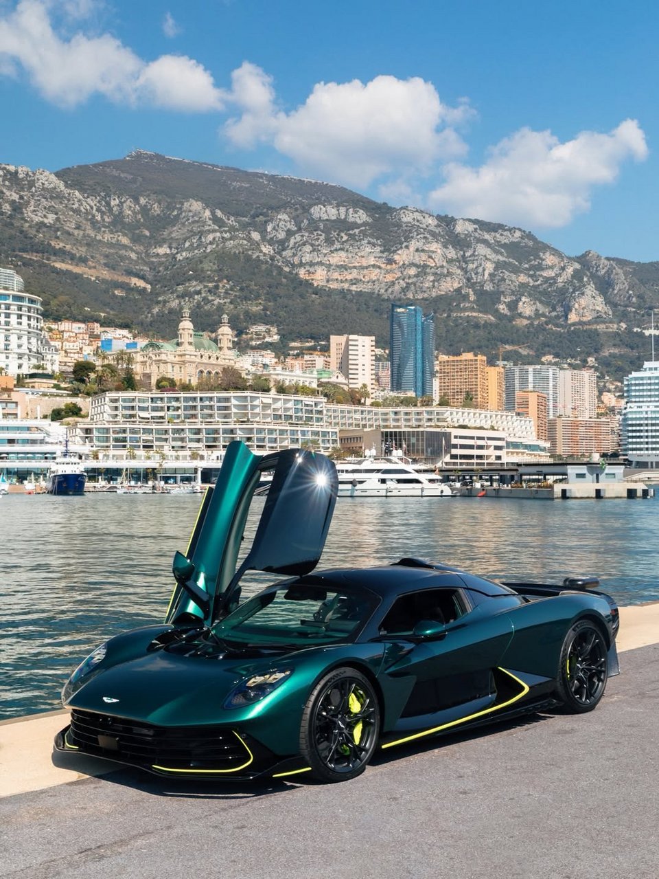 Η νέα Aston Martin Valhalla του Στέφανου Τσιτσιπά / Φωτογραφία: Instagram Aston Martin 