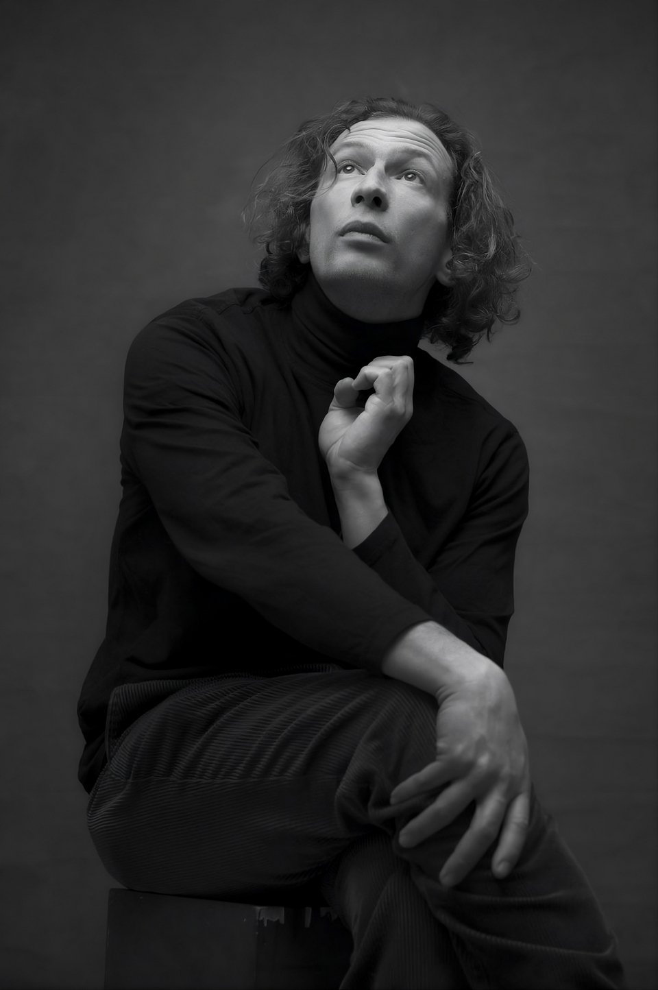 Τον θεό Διόνυσο ενσαρκώνει ο Βούλγαρος ηθοποιός Λεονίντ Γιόβτσεφ, ένας από τους πιο χαρισματικούς και τολμηρούς πρωταγωνιστές της γενιάς του