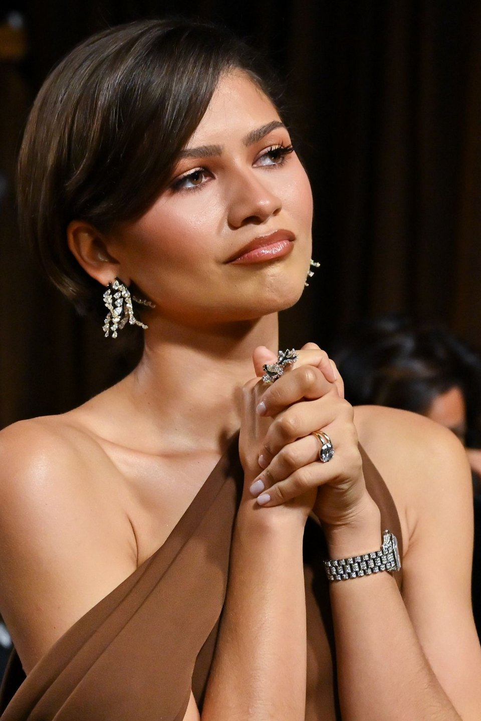 Η Ζεντάγια δείχνει τη βέρα της στα Όσκαρ