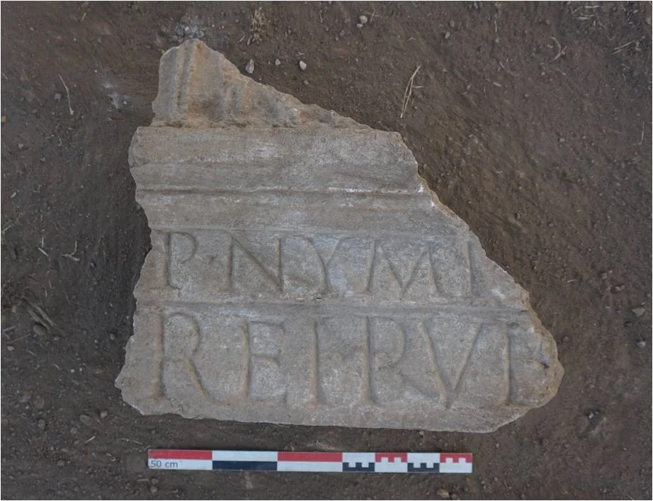 Εντυπωσιακός μαρμάρινος λέοντας με πλούσια χαίτη ανακαλύφθηκε στους Φιλίππους