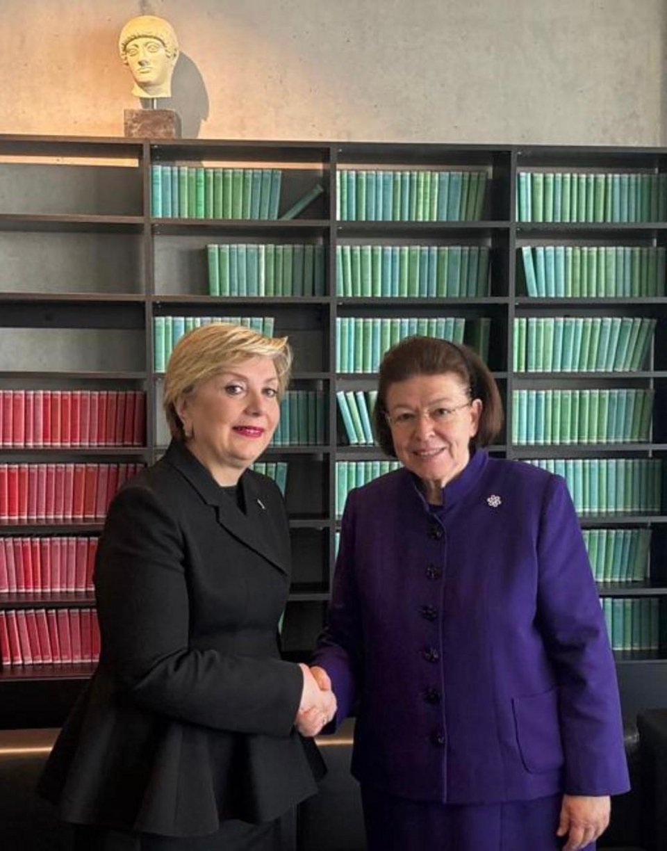 Η υπουργός Πολιτισμού, Λίνα Μενδώνη, με την υπουργό Πολιτισμού της Γεωργίας, Tinatin Rukhadze