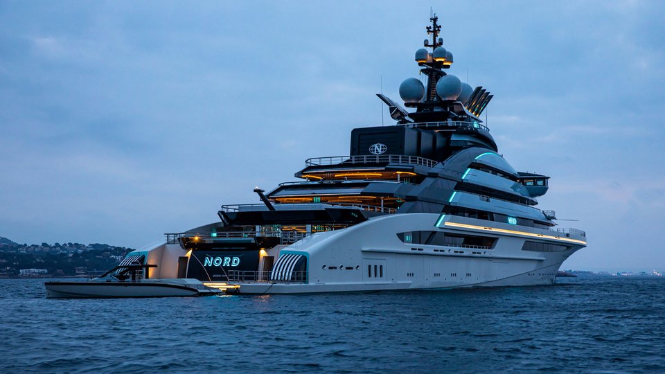 Η θαλαμηγός των 142 μέτρων και των 500 εκατομμυρίων δολαρίων