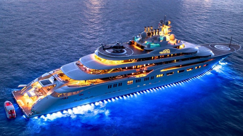 Θαλαμηγός Azzam