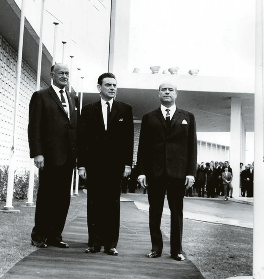 Από αριστερά: Κόνραντ Χίλτον, Παναγής Παπαληγούρας, Στρατής Ανδρεάδης / HILTON ATHENS ARCHIVES 