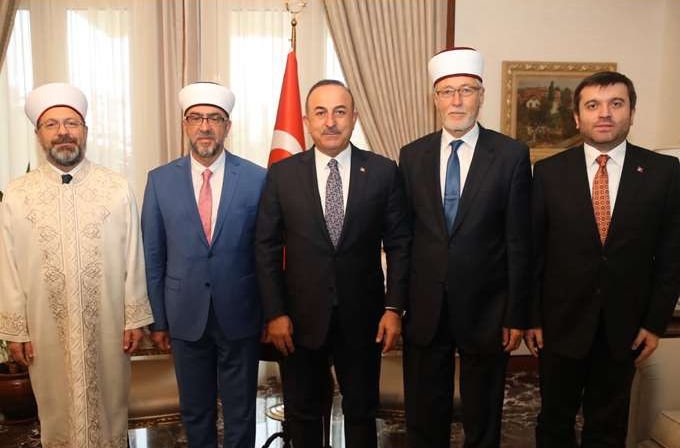 Ο Μεβλούτ Τσαβούσογλου στην Κομοτηνή με τους αυτοαποκαλούμενους μουφτήδες  