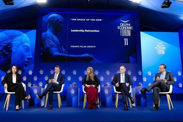 Από αριστερά: Marily Mexi, Senior Policy Advisor &amp; Research Lead, Geneva Graduate Institute, Visiting Fellow, Cornell University Global Labor Institute - Σοφία Ζαχαράκη, Υπουργός Παιδείας, Θρησκευμάτων και Αθλητισμού - Κωνσταντίνος Πουλιάκας, Expert on AI, Skills and Labour Markets, European Centre for the Development of Vocational Training (Cedefop) - Γιώργος Μαργώνης, Πρόεδρος και Διευθύνων Σύμβουλος, Παπαστράτος