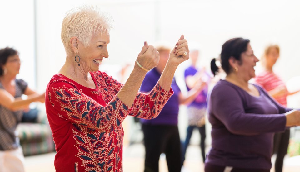 Η ενσωμάτωση της τέχνης στη σύγχρονη ιατρική πρακτική κερδίζει ολοένα και περισσότερο έδαφος διεθνώς, καθώς αυξανόμενος όγκος επιστημονικών δεδομένων καταδεικνύει τη συμβολή της καλλιτεχνικής έκφρασης στη βελτίωση της σωματικής και ψυχικής υγείας / SHUTTERSTOCK