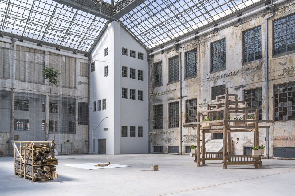 Το αίθριο του Καπνεργοαστασίαυ κατά την έκθεση Portals 