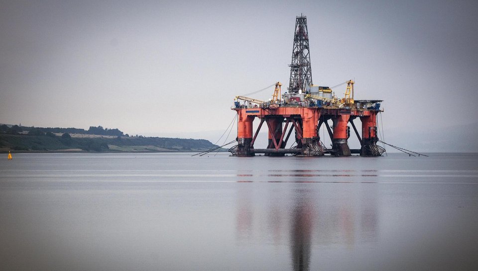 Αναλυτές και διεθνείς οργανισμοί εξετάζουν πλέον σοβαρά το ενδεχόμενο η τιμή του πετρελαίου να φτάσει ή και να ξεπεράσει πολύ σύντομα τα 200 δολάρια το βαρέλι / ΑΡ