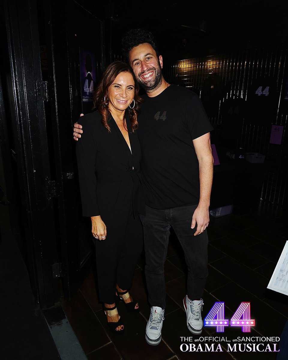 Ο δημιουργός του έργου, Έλι Μπάουμαν, πρώην στέλεχος της εκστρατείας του Μπαράκ Ομπάμα, βρέθηκε μόνος το βράδυ των εκλογών του 2016 και της νίκης του Ντόναλντ Τραμπ, παρακολουθώντας τα αποτελέσματα και αναλογιζόμενος πόσο δραματικά είχε αλλάξει το πολιτικό τοπίο μέσα σε λίγα μόλις χρόνια / 44