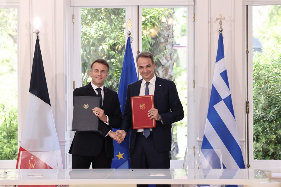 Κυριάκος Μητσοτάκης και Εμανουέλ Μακρόν / Φωτογραφία: Intimenews