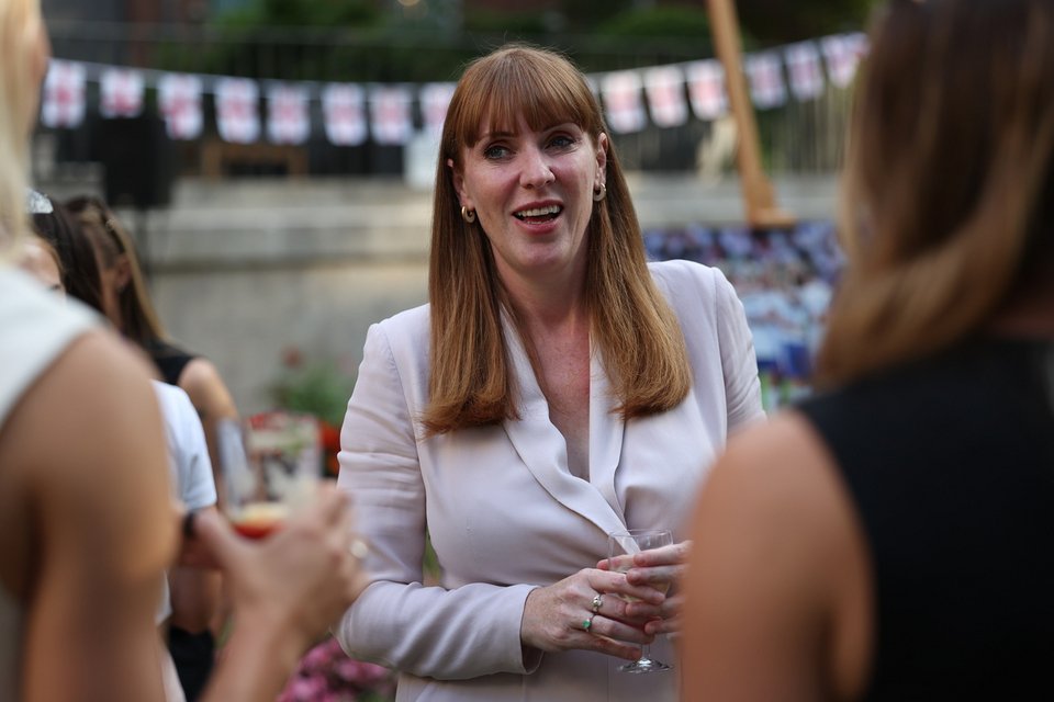 Εκ των κορυφαίων στελεχών των Εργατικών στη Βρετανία, η Άντζελα Ρέινερ / EPA Pool