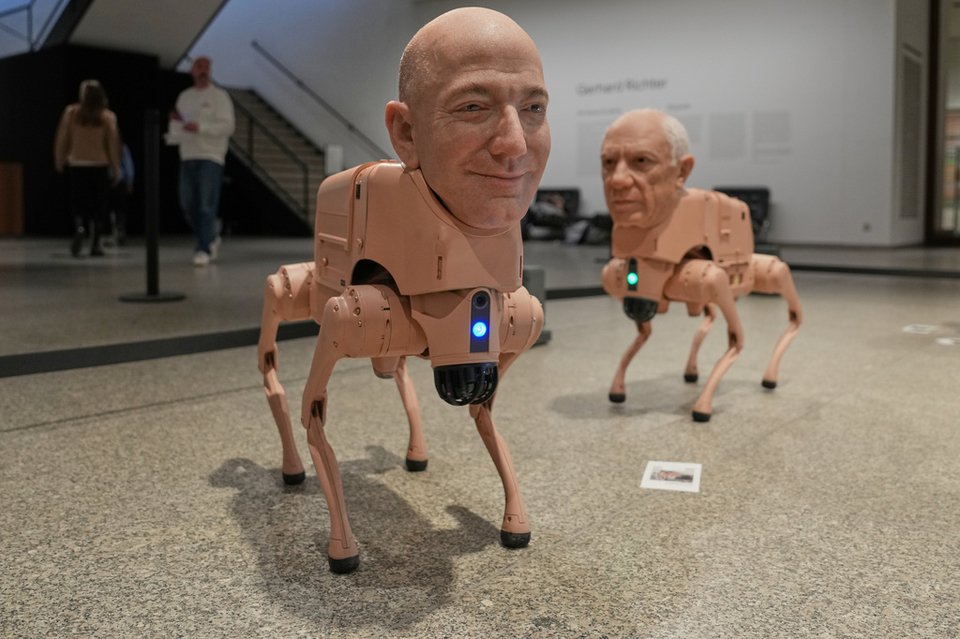  Έκθεση του καλλιτέχνη Beeple στη Neue Nationalgalerie του Βερολίνου (AP Photo/Markus Schreiber)  