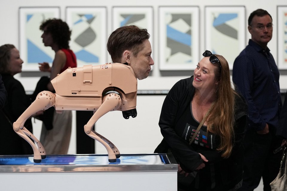  Έκθεση του καλλιτέχνη Beeple στη Neue Nationalgalerie του Βερολίνου (AP Photo/Markus Schreiber)  