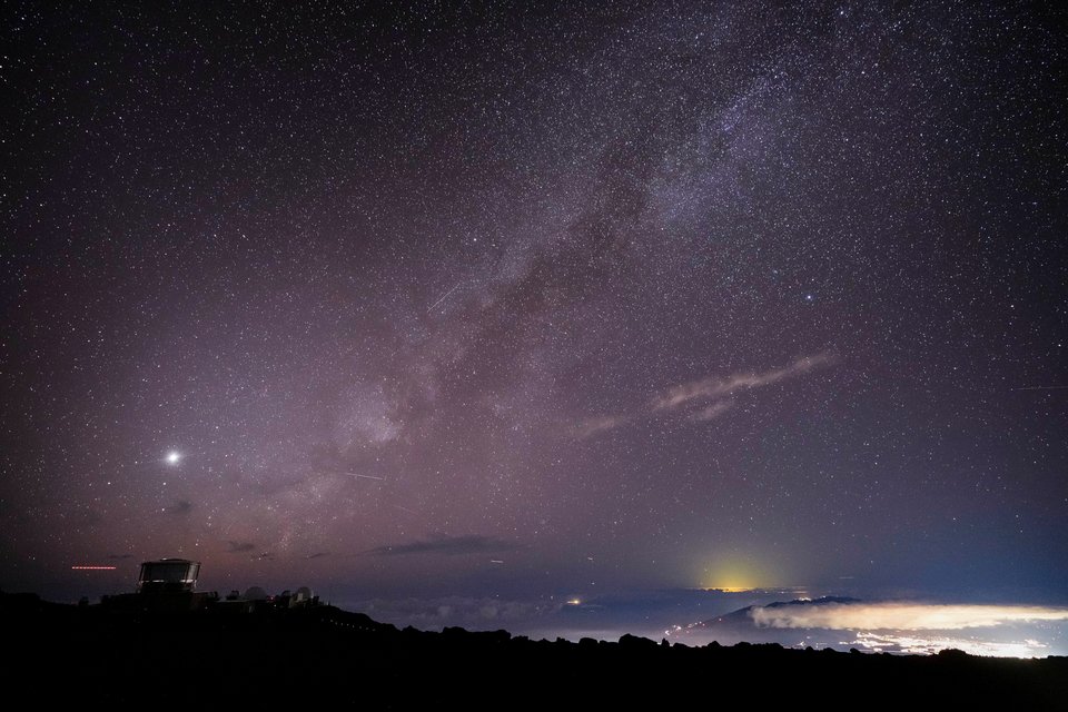 Ο Γαλαξίας μας στον νυχτερινό ουρανό της Χαβάης / AP Photo/Lindsey Wasson