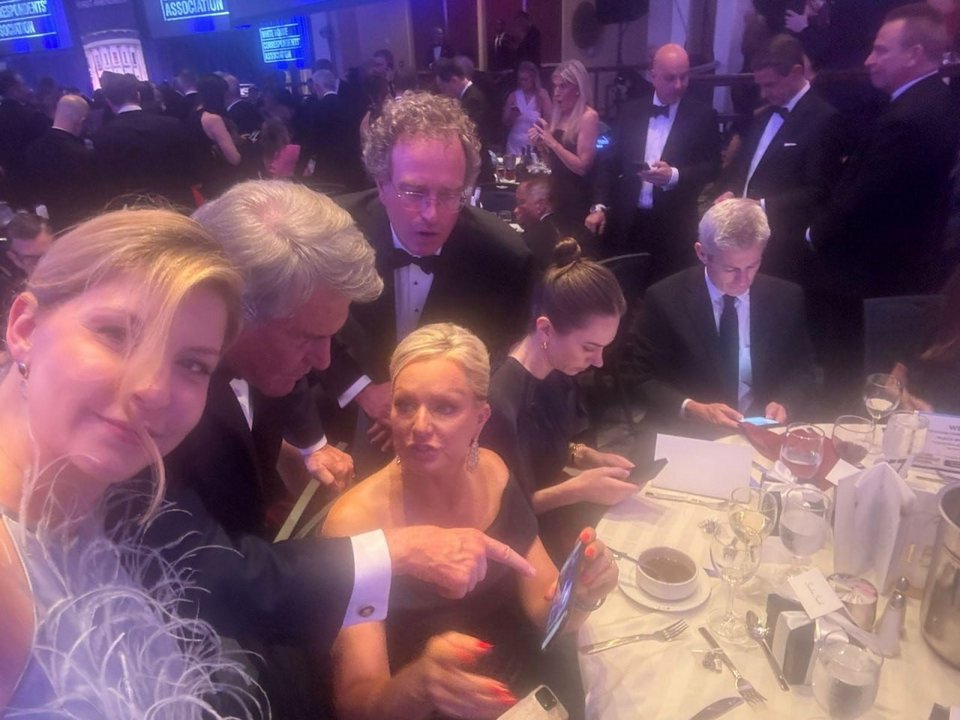  Η Ουκρανή Πρέσβης στις ΗΠΑ, η οποία ήταν παρούσα στο δείπνο