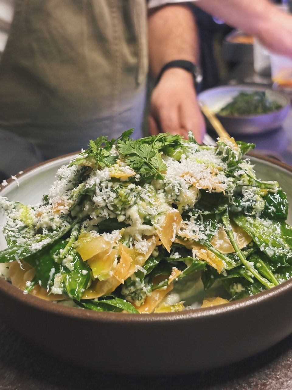 Σαλάτα σπανάκι με τραγανό wonton / Φωτογραφία: Μάνος Λειβαδάρος/iefimerida