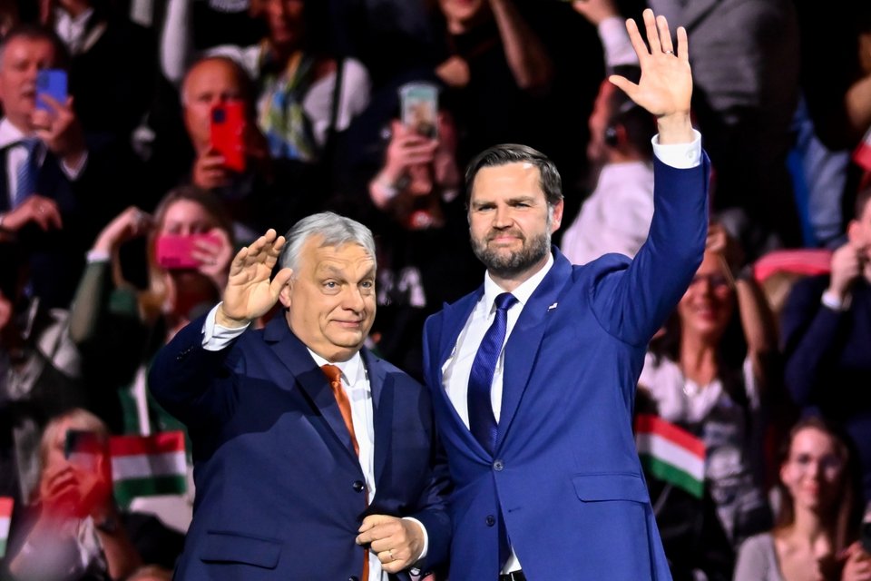 Ο αντιπρόεδρος των ΗΠΑ, Τζέι Ντι Βανς στήριξε ενεργά την προεκλογική εκστρατεία του Ούγγρου πρωθυπουργού, Βίκτορ Όρμπαν / AP