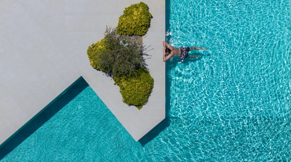 Πισίνα στο εντυπωσιακό ξενοδοχείο της Πάτμου / Φωτογραφία:  Patmos Aktis a Luxury Collection Resort and Spa