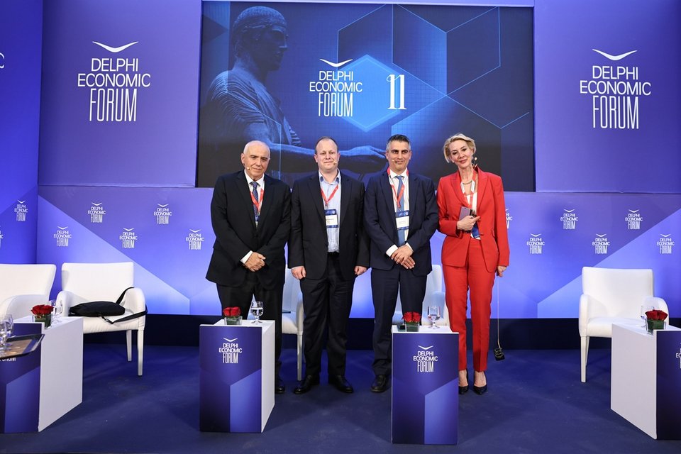 Ο Πρόεδρος της Grant Thornton Consulting, Νικόλαος Καραμούζης, ο CEO της Nova, Γιώργος Λάμπρου, ο Υπουργός Υποδομών και Μεταφορών, Χρίστος Δήμας και η δημοσιογράφος Μαρία Νικόλτσιου 