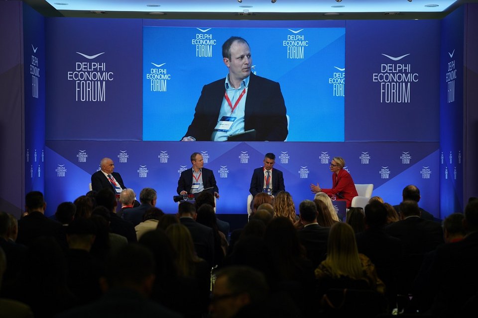 Στιγμιότυπο από τη συζήτηση του πάνελ με τίτλο «Leadership in Transition. Governing Growth in an Age of Disruption» 