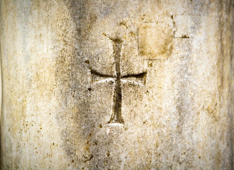 Τα μοναστήρια άρχισαν να μετατρέπονται σε επίκεντρα χριστιανικής μάθησης, ανοίγοντας τις πόρτες τους σε επισκέπτες και απομακρυνόμενα από τον, κάποιες φορές, σκληρό ασκητισμό που ακολουθούσαν οι πρώτοι μοναχοί, ο οποίος απαιτούσε απομόνωση και ακραία πειθαρχία / INSTAGRAM