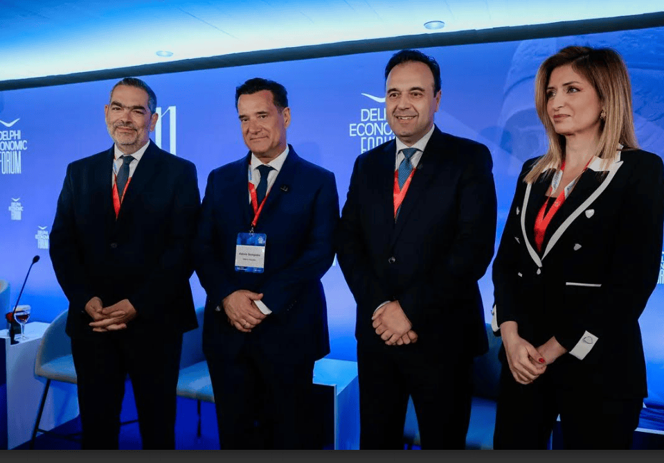 Από αριστερά-Ιάκωβος Καργαρώτος, Αντιπρόεδρος της Παπαστράτος,Άδωνις Γεωργιάδης, Υπουργός Υγείας, Δημήτρης Παπαστεργίου, Υπουργός Ψηφιακής Διακυβέρνησης, Μαριλένα Γεραντώνη, Δημοσιογράφος, ERT News 