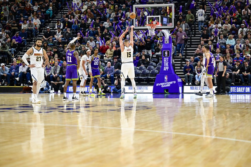 Το φαινόμενο είναι γνώριμο σε κάθε φίλαθλο: ακόμη και οι κορυφαίοι παίκτες μπάσκετ - ειδικά δε αυτοί που έχουν ποσοστά άνω του 90% σε ελεύθερες βολές - αστοχούν σε σουτ που έχουν εκτελέσει επιτυχώς χιλιάδες φορές στην προπόνηση / ΑΡ