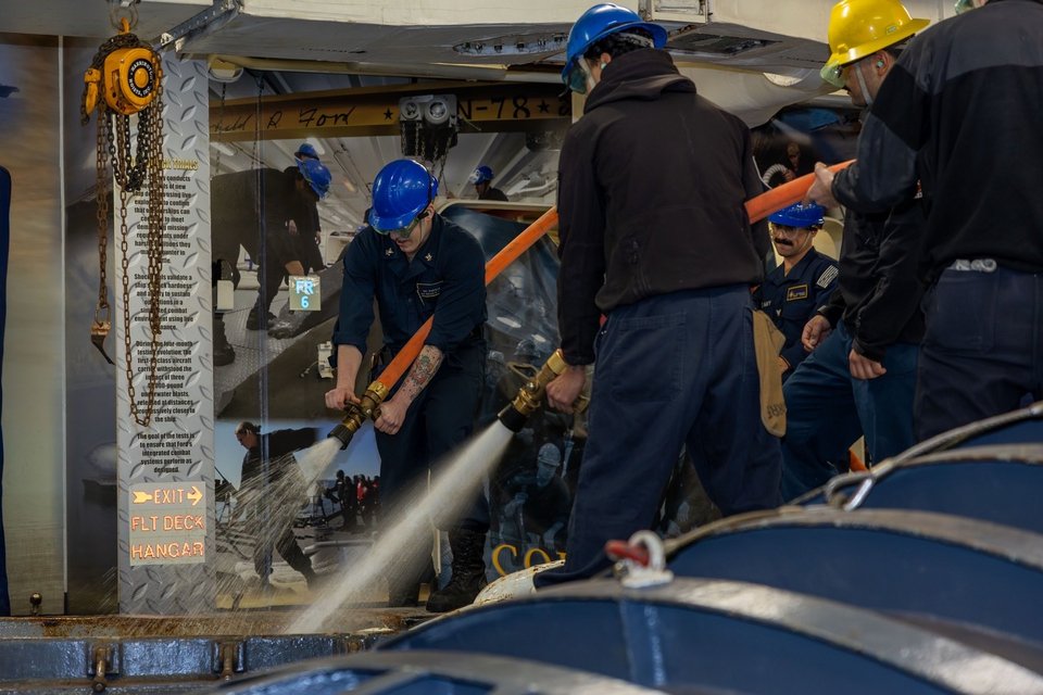 Εργασίες επισκευών στο USS Gerald R. Ford @USNavyEurope