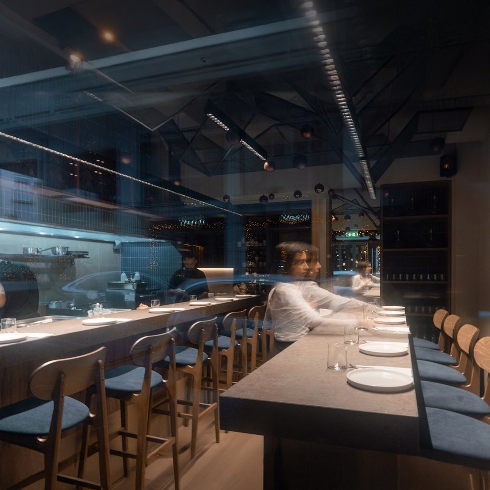 H μικρή σάλα του fun dining bar Thirio στο Σύνταγμα / Φωτογραφία: Πάνος Ηλιόπουλος