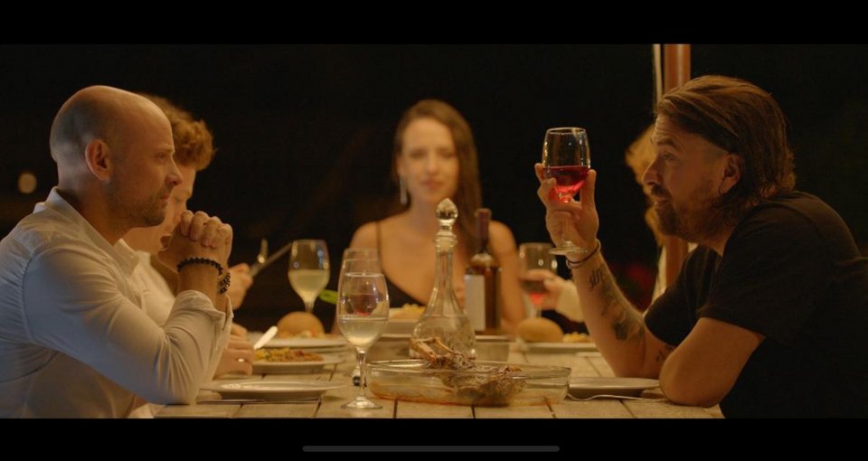 Ο Γιάννης Αϊβάζης (δεξιά) σε σκηνή από την ταινία «A Gangster’s Life» / Φωτογραφία: IMDb  