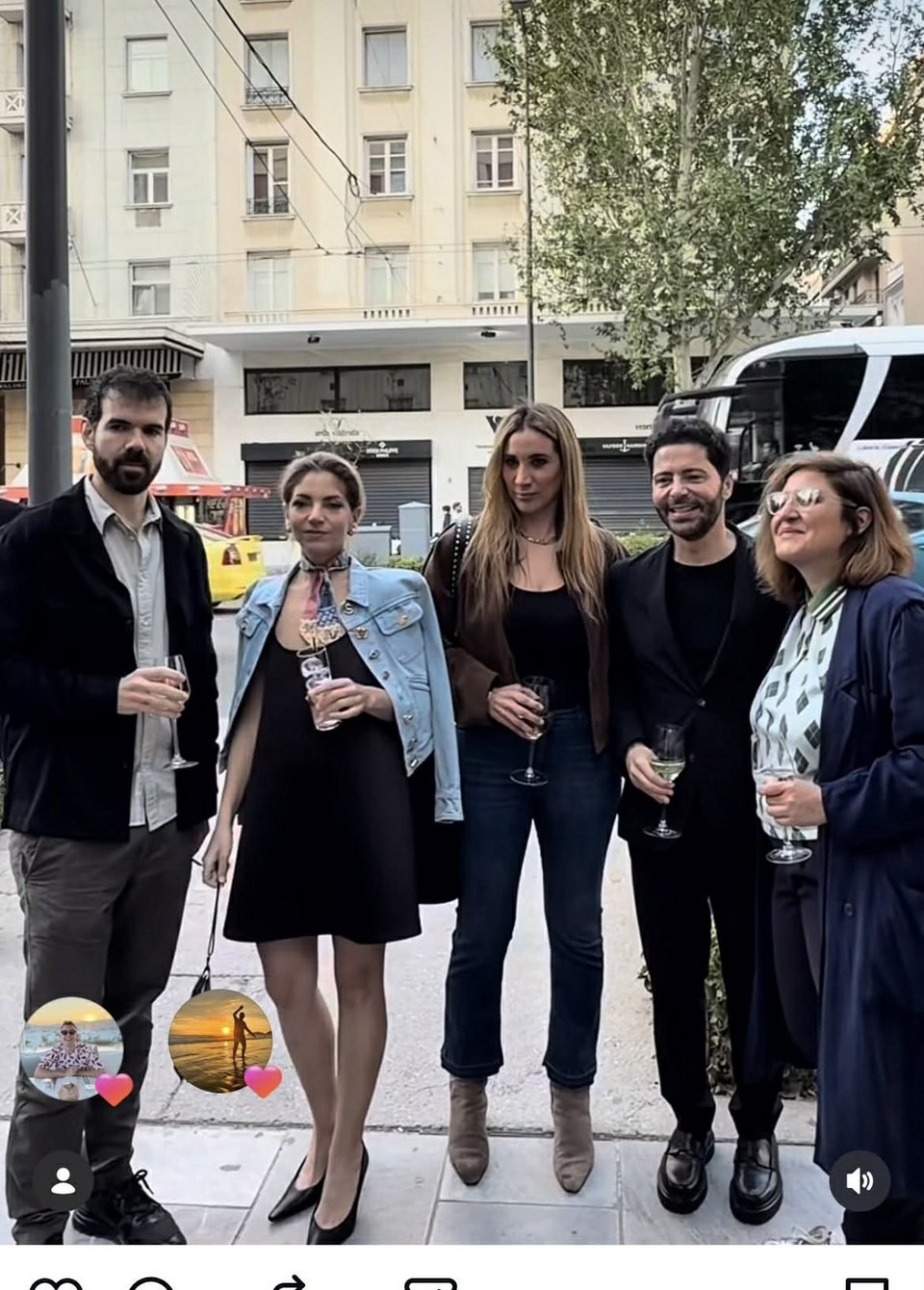 Ο Παναγιώτης Αγγελόπουλος και η Έλλη Παπαδιαμάντη (αριστερά) στο κέντρο της Αθήνας