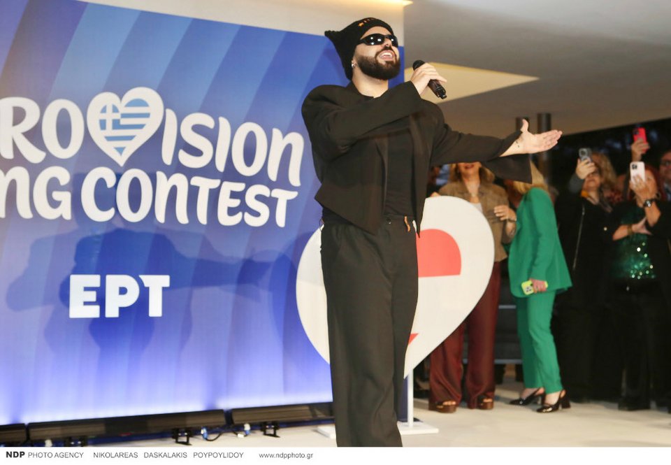 Ο Akylas τραγούδησε το «Ferto» και το «Rise Like a Phoenix» 