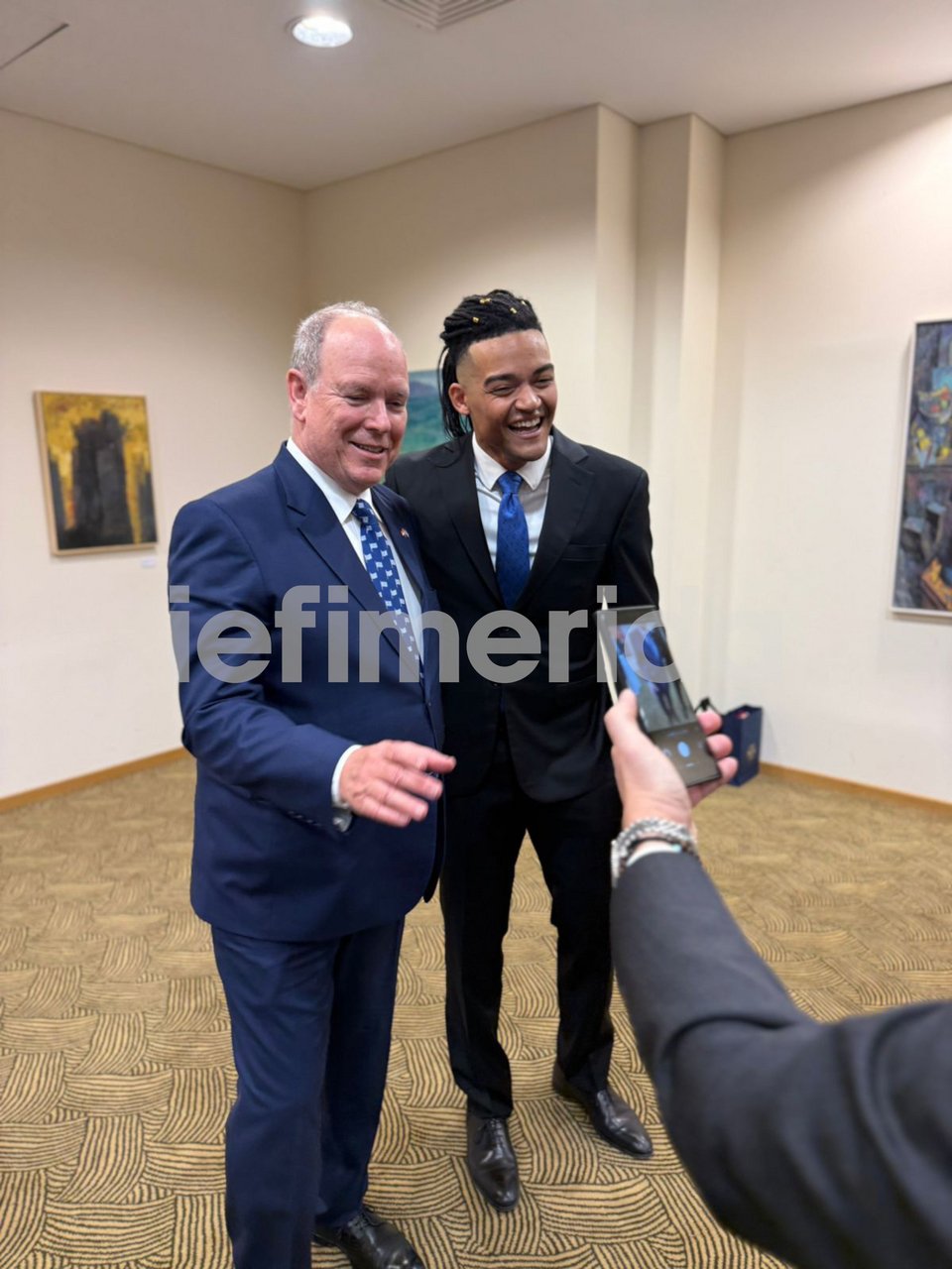 Ο πρίγκιπας Αλβέρτος με τον Εμμανουήλ Καραλή