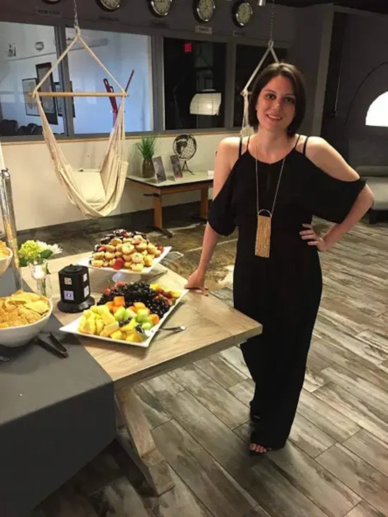 Η επιστήμων  Έιμι Έσκριτζ εργαζόταν σε πειραματικές τεχνολογίες πρόωσης. Πέθανε το 2022 σε ηλικία 34 ετών στην Αλαμπάμα