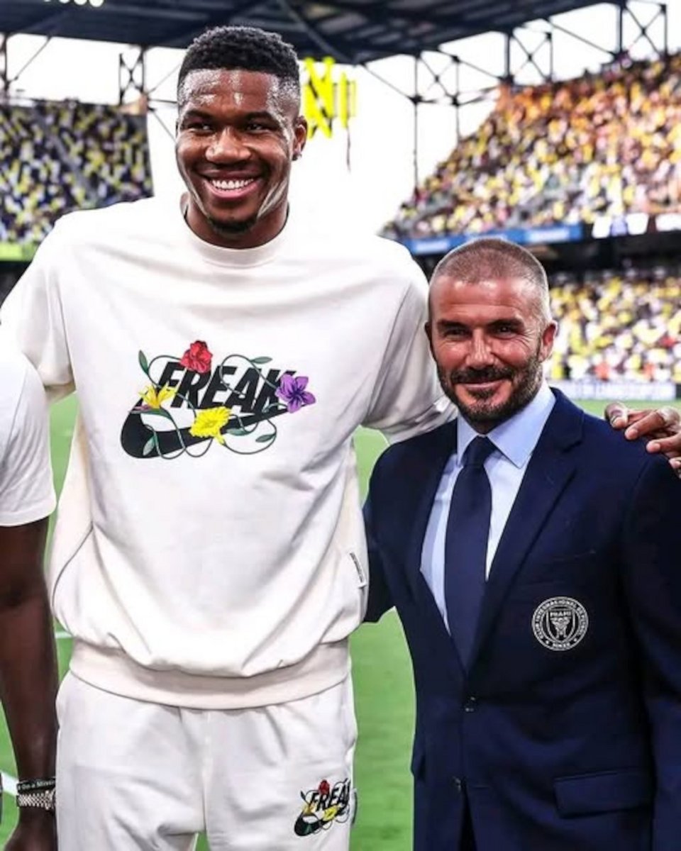 Ο Γιάννης Αντετοκούνμπο με τον Ντέιβιντ Μπέκαμ. Φωτογραφία: Getty Images