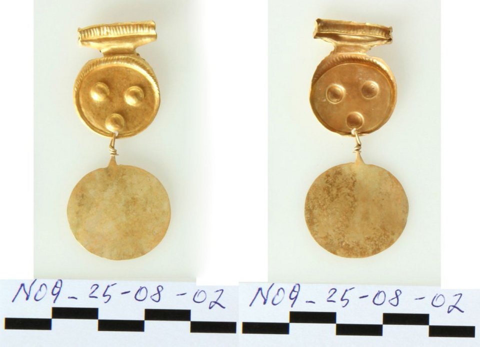 Χρυσό διμερές δισκοειδές περίαπτο. Μουσείο Αίγινας 