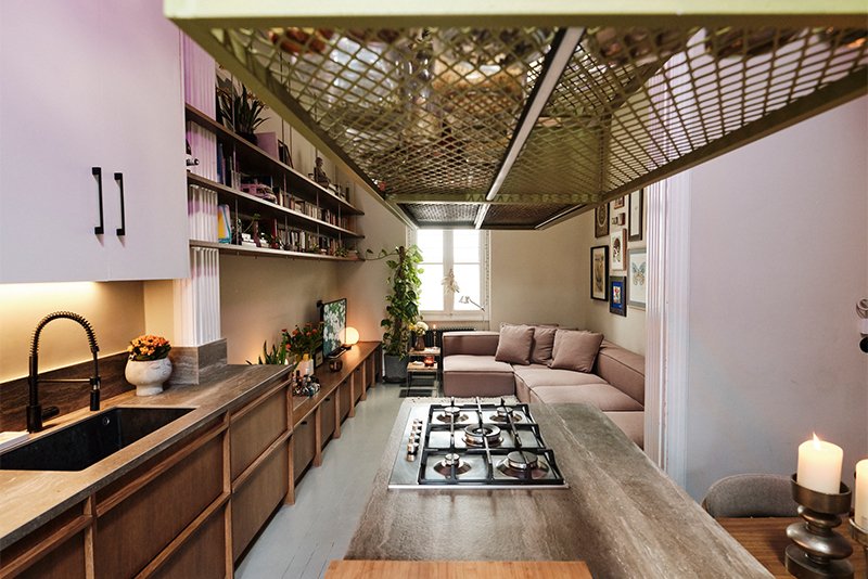 Σχεδιασμένο και κατασκευασμένο από τους Lowfat Architecture, το σπίτι διατηρεί την αρχική αρχιτεκτονική διάταξη και τα βασικά στοιχεία του κτιρίου