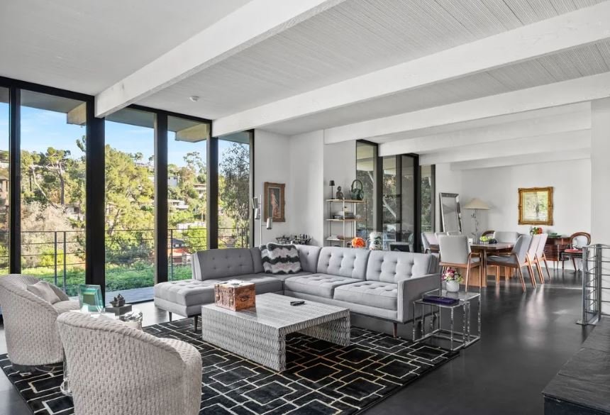 Το ανακαινισμένο καθιστικό του σπιτιού / Φωτογραφία: Sothebys