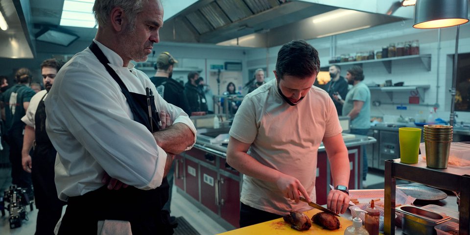 Η εικόνα της λεγόμενης «υψηλής γαστρονομίας» κρύβει εδώ και δεκαετίες μια σκοτεινή πραγματικότητα που πλέον γίνεται όλο και πιο δύσκολο να αγνοηθεί / SHUTTERSTOCK