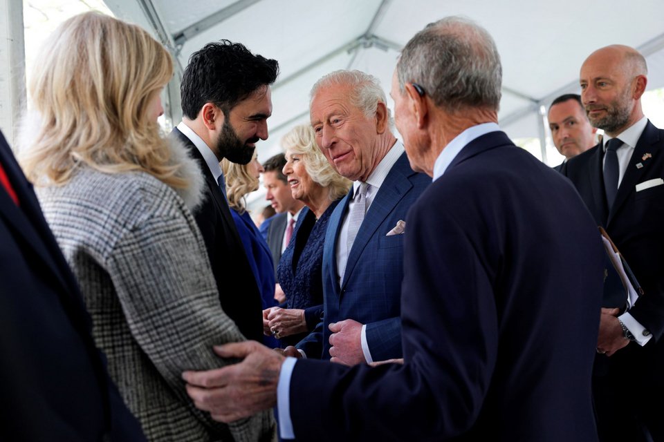 Ο Ζόχραν Μαμντάνι με τον βασιλιά Κάρολο / Φωτογραφία: ΑP