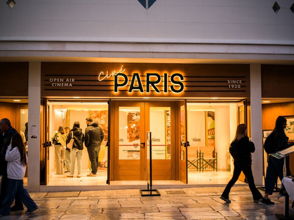 Cine Paris κάτω από την Ακρόπολη