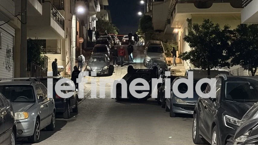 Καταδρομική επίθεση στο σπίτι του Ισίδωρου Ντογιάκου στον Βύρωνα: Αναποδογύρισαν αυτοκίνητο και πέταξαν μπογιές