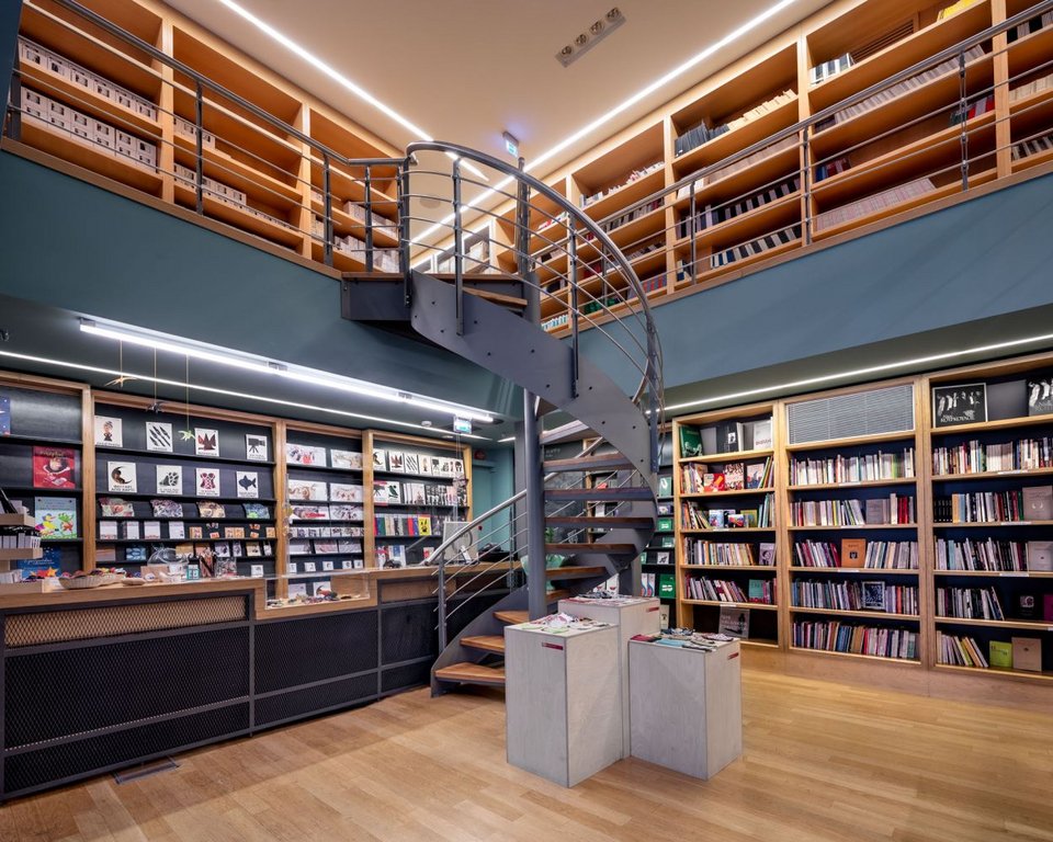 Το Εθνικό θέατρο προσκαλεί το κοινό σε μια ξεχωριστή εμπειρία αγορών στο Κεντρικό του Βιβλιοπωλείο, στο Κτίριο Τσίλλερ, στο κέντρο της Αθήνας